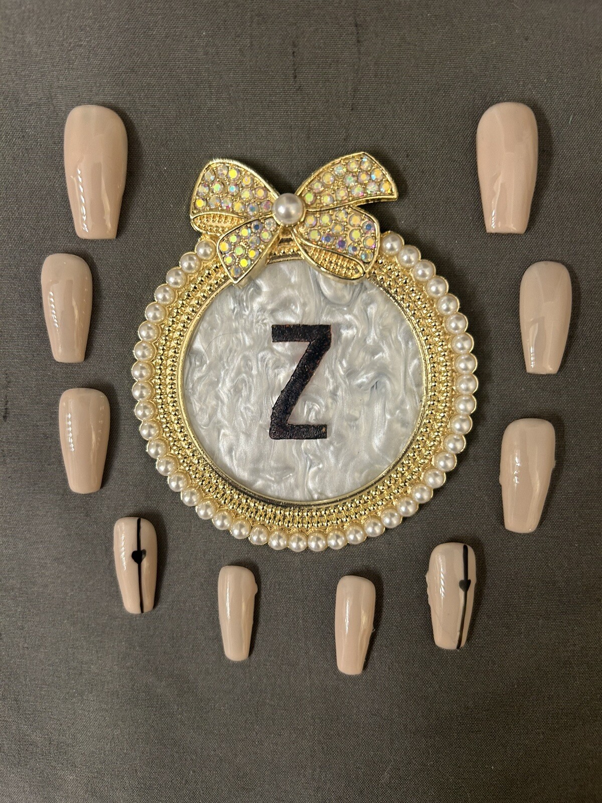 Z NAILZ! Simple But Elegant Set Of Beige M Coffin With Black Heart Press On Nail