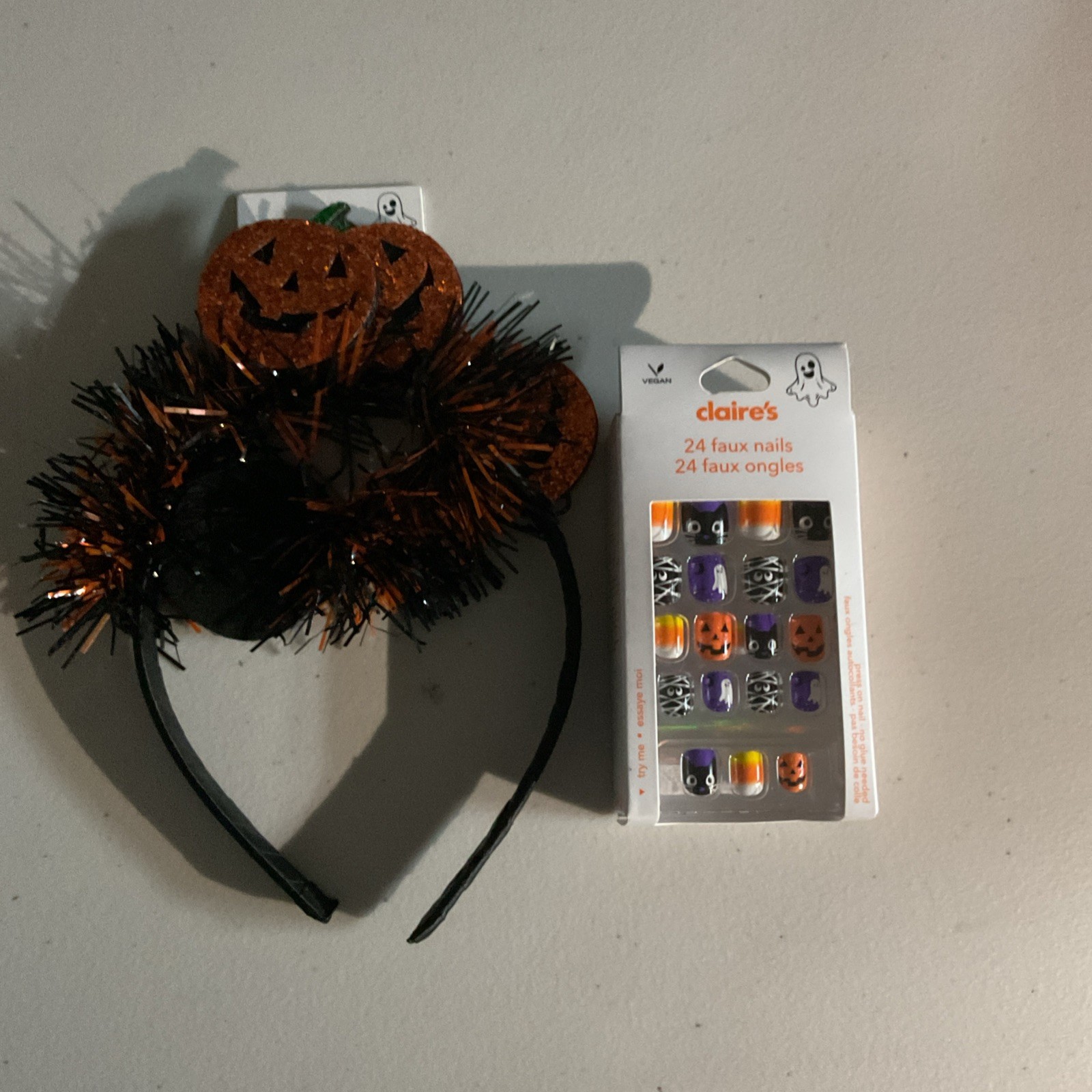 Claire’s 24 faux nails no glue needed Halloween them nails with head band