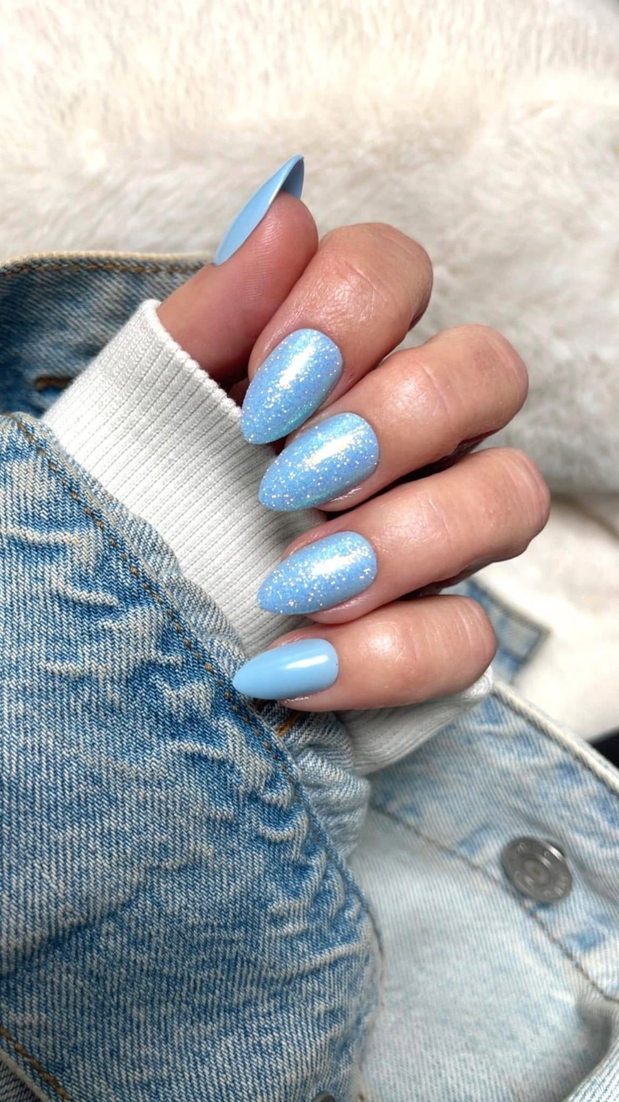 Red Aspen Press On Nails- Spring Showers, Scottie Medium-Almond-Glitter -Blue