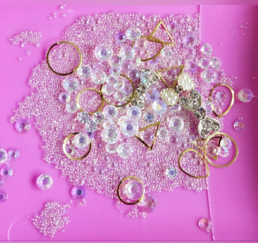 NWT NAIL ART DESIGN GEMS, BEADS & FINDINGS MIXTURE: WHITE CRYSTAL!