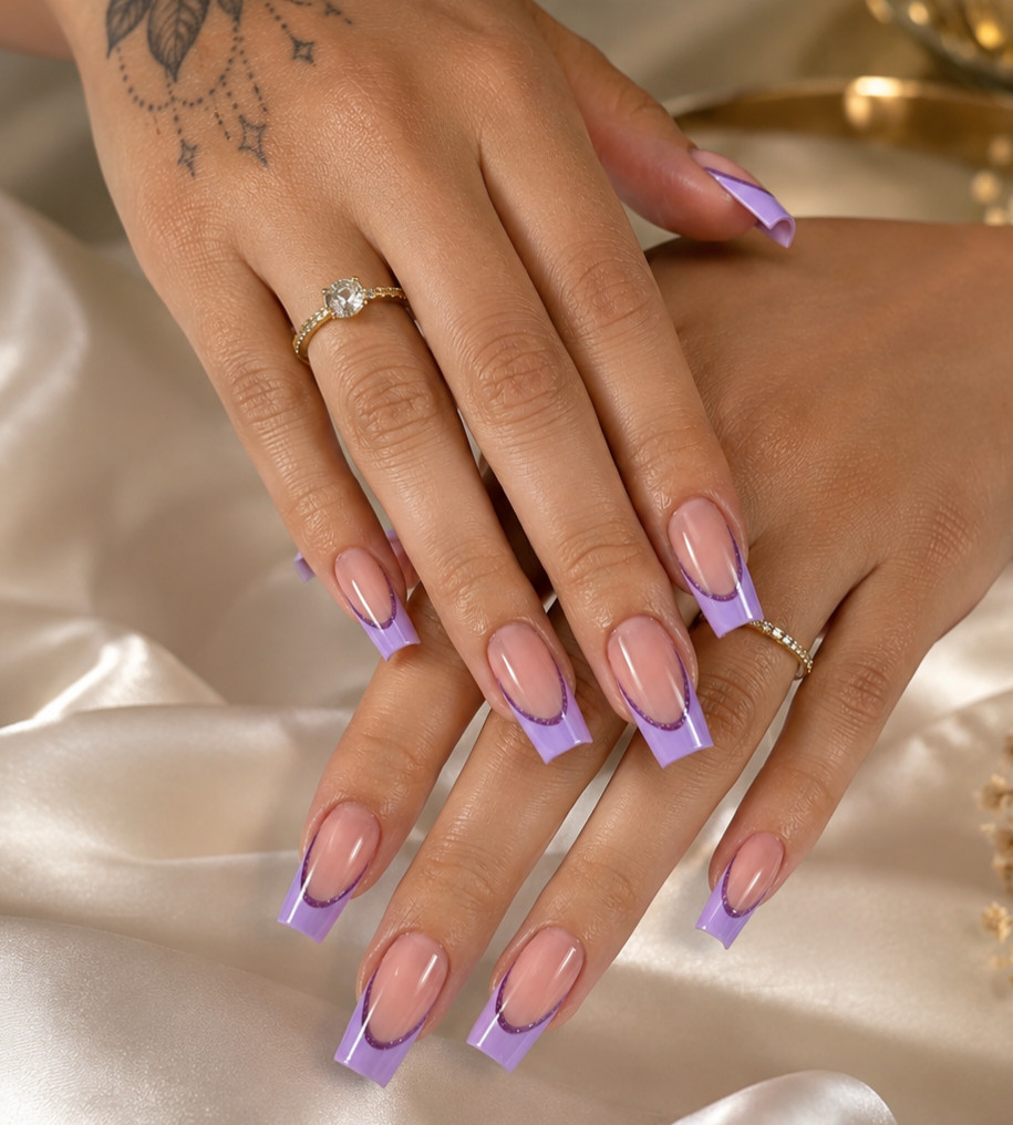 (New) 24 Count Nail Set – Glittery French Tip