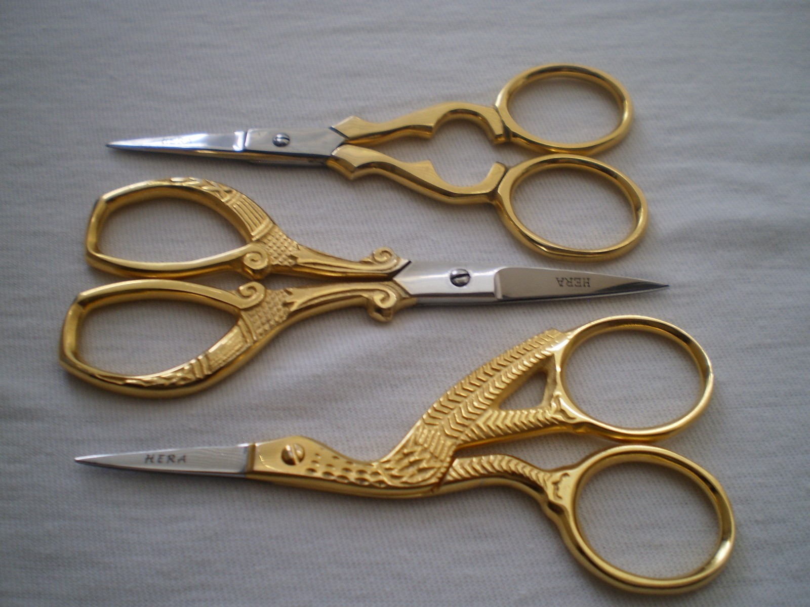 3 PCS SEAGULL & EMBROIDERY FANCY SCISSORS SIZE 3.5“ GOLD PLATED