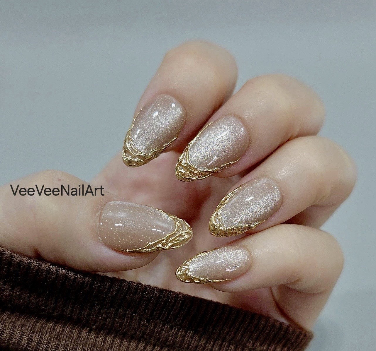 VeeVeeNailArt Beige/Gold Catseye 3D French Short Almond Full Cover Press-On