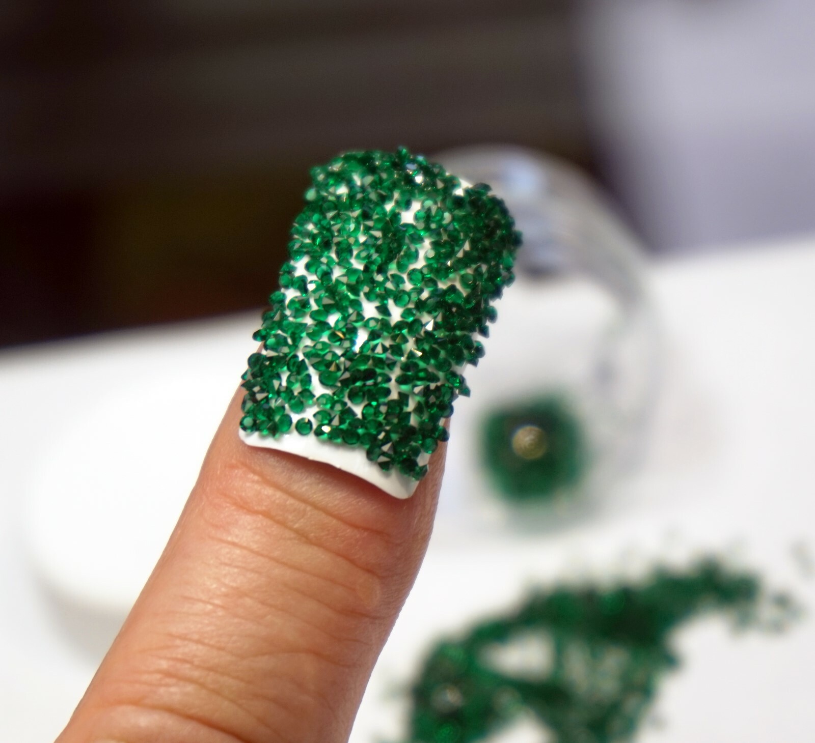 GREEN PREMIUM CRYSTALS FOR NAILS 1000 Pixiecrystals 3D Nail Art Small Gift