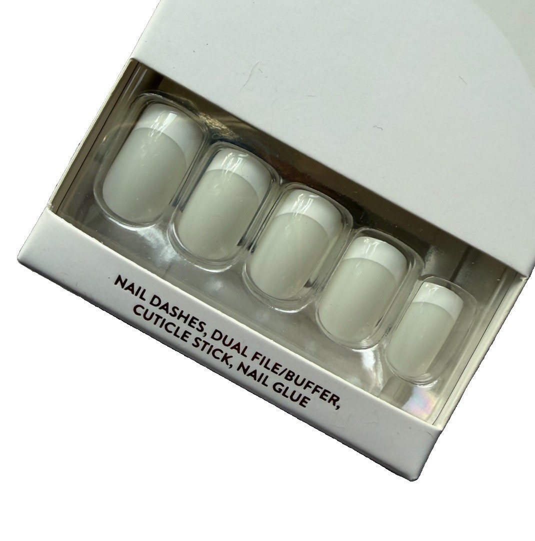 Red Aspen Press On Nail Dashes Chloe In Cannes Medium Square NIB