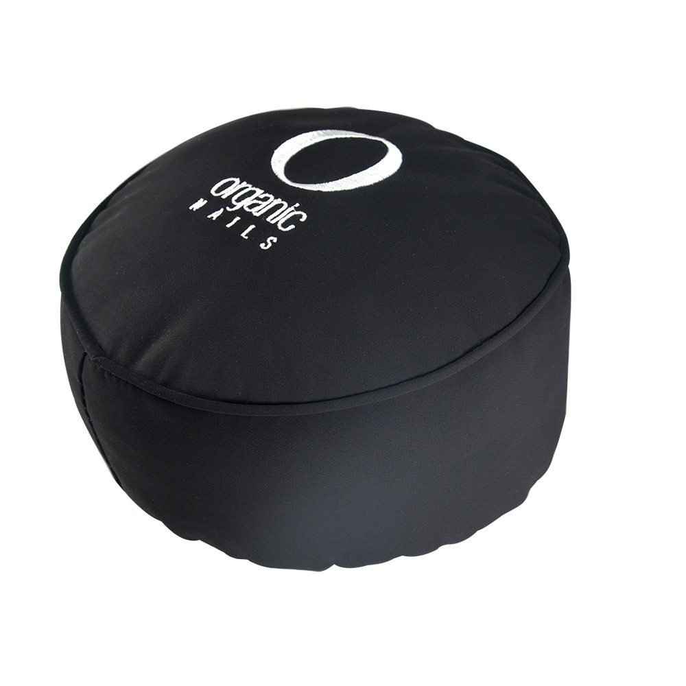 Cojin negro redondo con logo organic nails