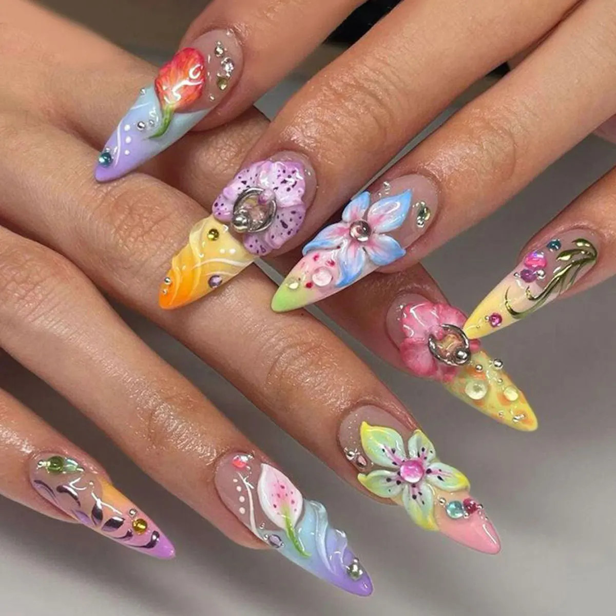 24Pcs Wearable False Nails 3D Flower Strawberry Green Gradient Pearl Mid-length