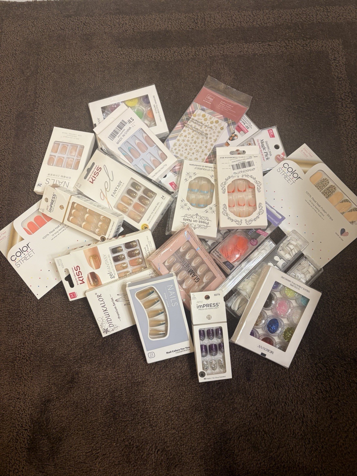 Nail lot , ( includes Glamnetic French, Colour street, Kiss me, Impress!