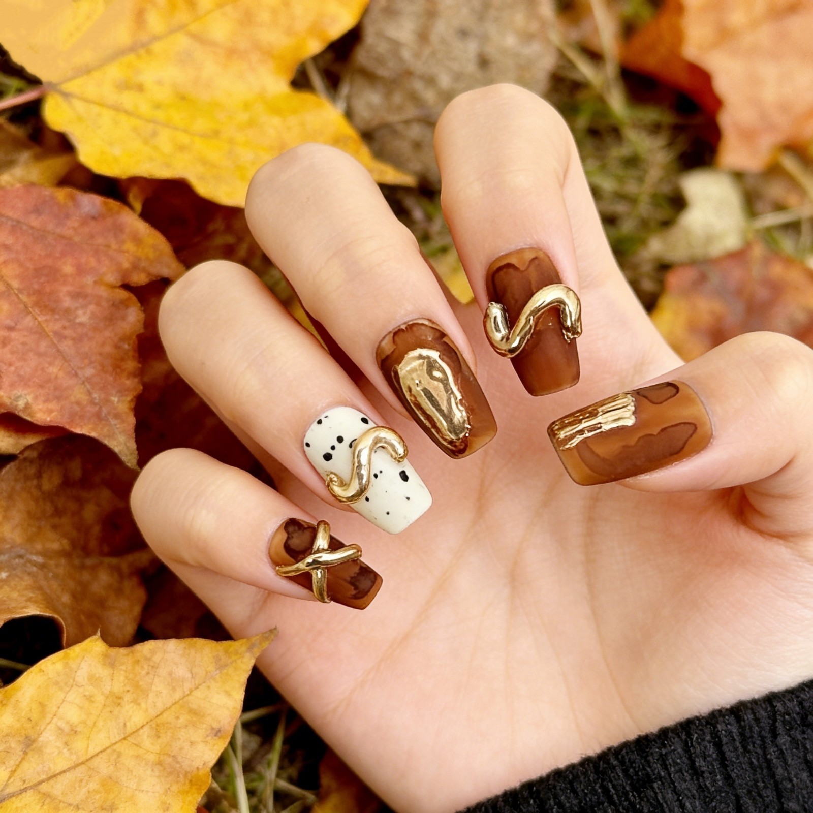 Vintage Metal Twist Brown Coffee Press-On Nails with Pearl Accent – Square Shape