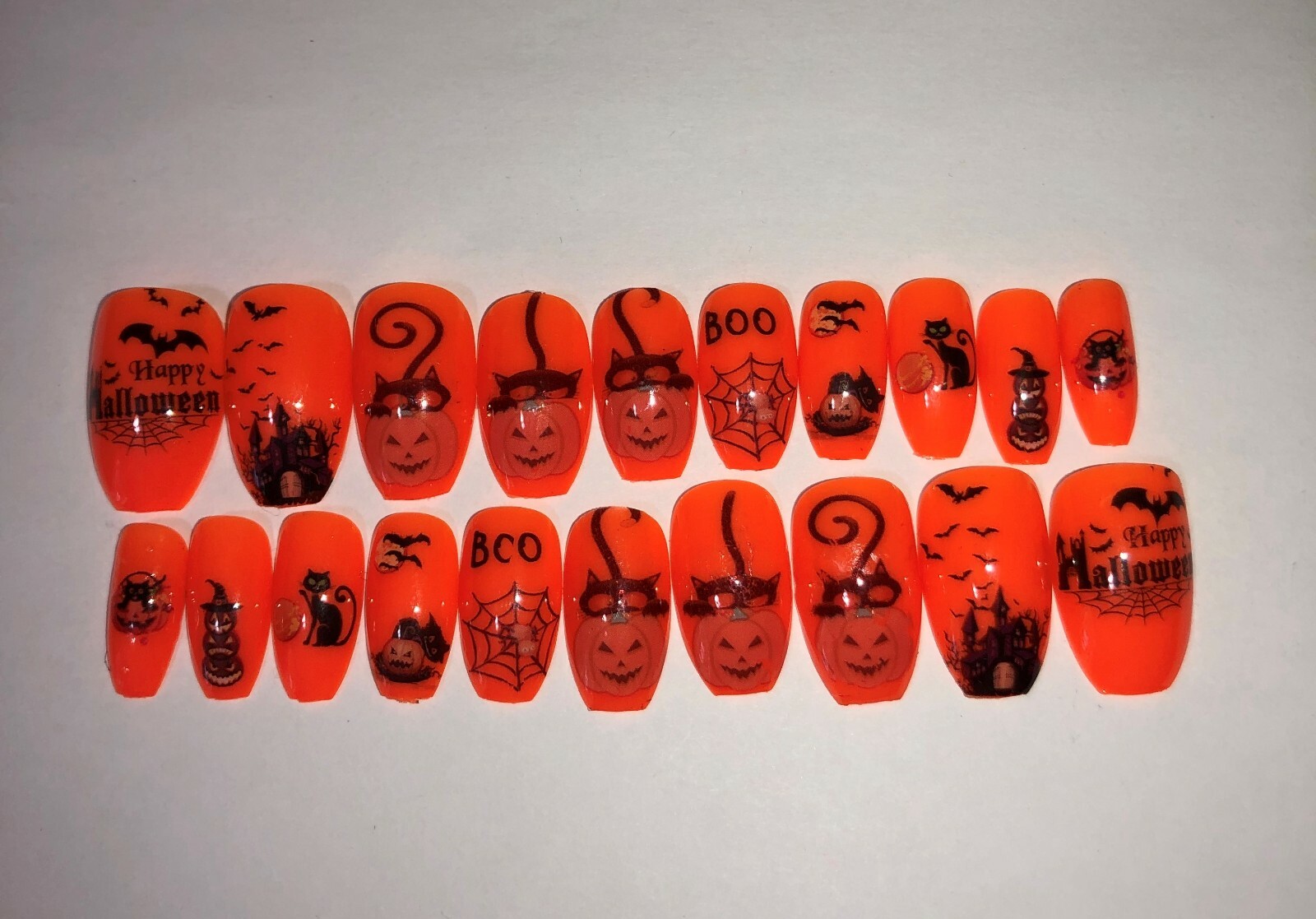 Black Cats and Pumpkins- press on nail set- (Set of 20 sizes 0-9) Short Coffin