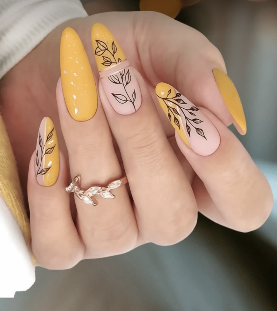 24Pc Sunshine Botanical Yellow Press-On Nails – Acrylic Set