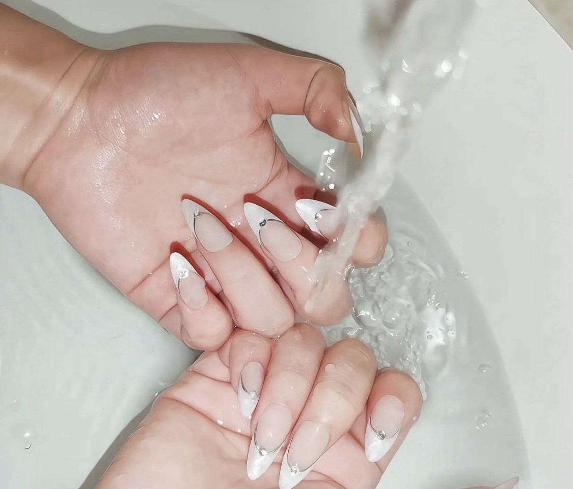 QINSINGE French Ballet Press-On Nails