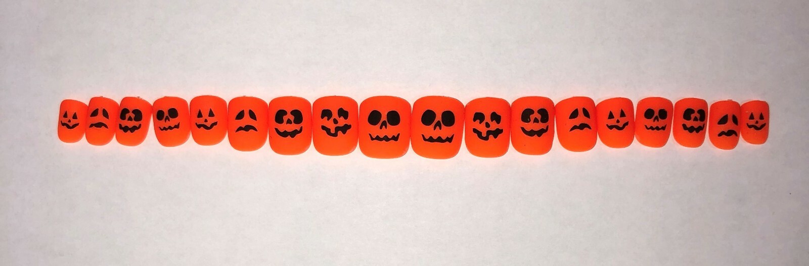 Halloween Nails, Bright Orange Pumpkins – (Set of 18 sizes 0-8) Short Square