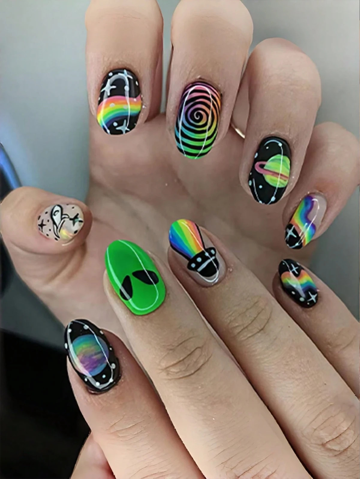 24PCS Y2K Alien Press On Nails Short Oval UFO Rainbow Space Full Cover Reusable