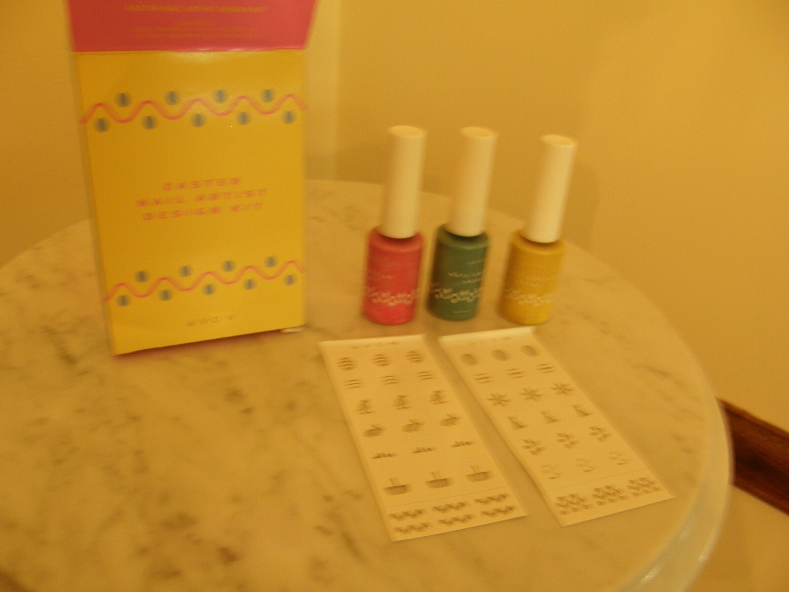 5485) Easter Nail Artist Design Kit 3 Nail Paints 42 Self Adhesive Nail Stencils