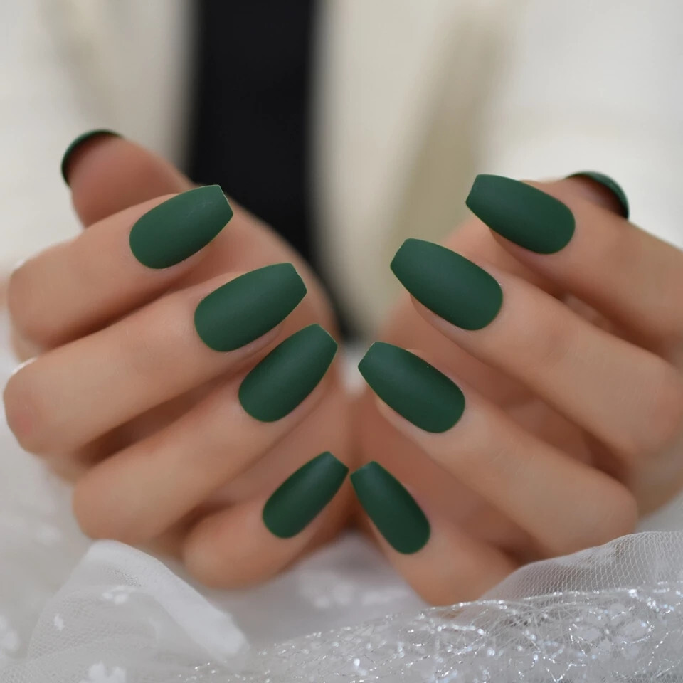 24 Medium Press on nails kit w glue Dark Green coffin matte winter