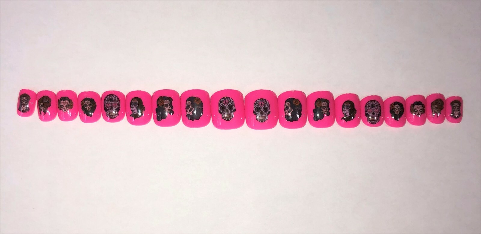 Halloween Nails, Bright Pink – (Set of 18 sizes 0-8) Short Square