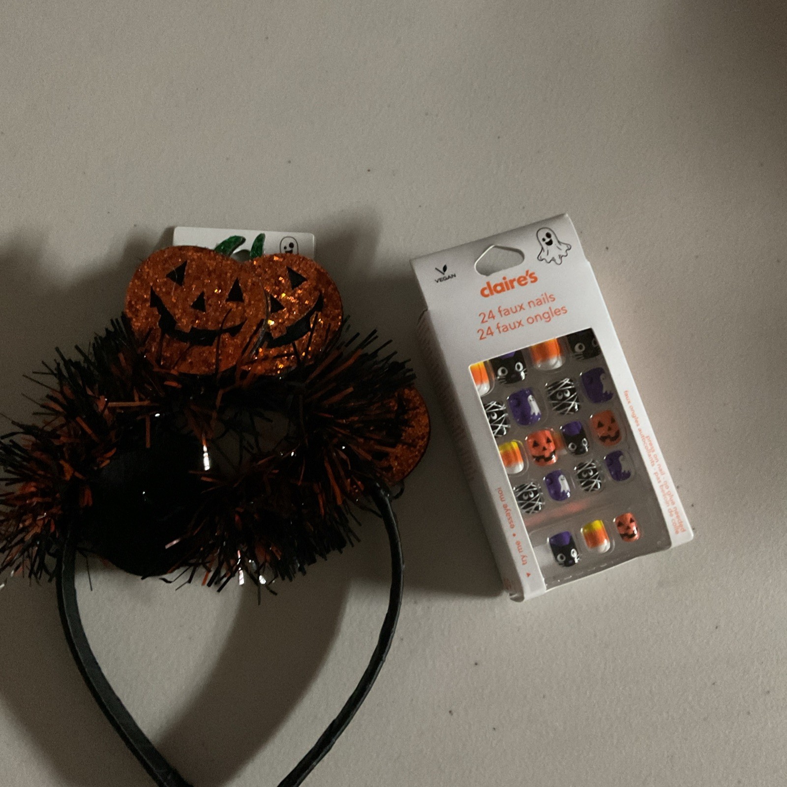 Claire’s 24 faux nails no glue needed Halloween them nails with head band