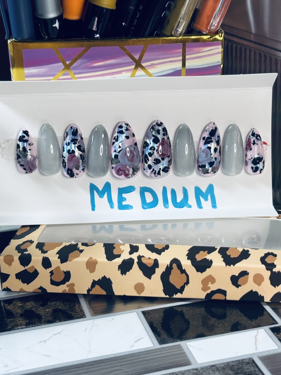 Press On Nails SzMed Almond-Nails full set Pink&silver gel polish w/Foil design