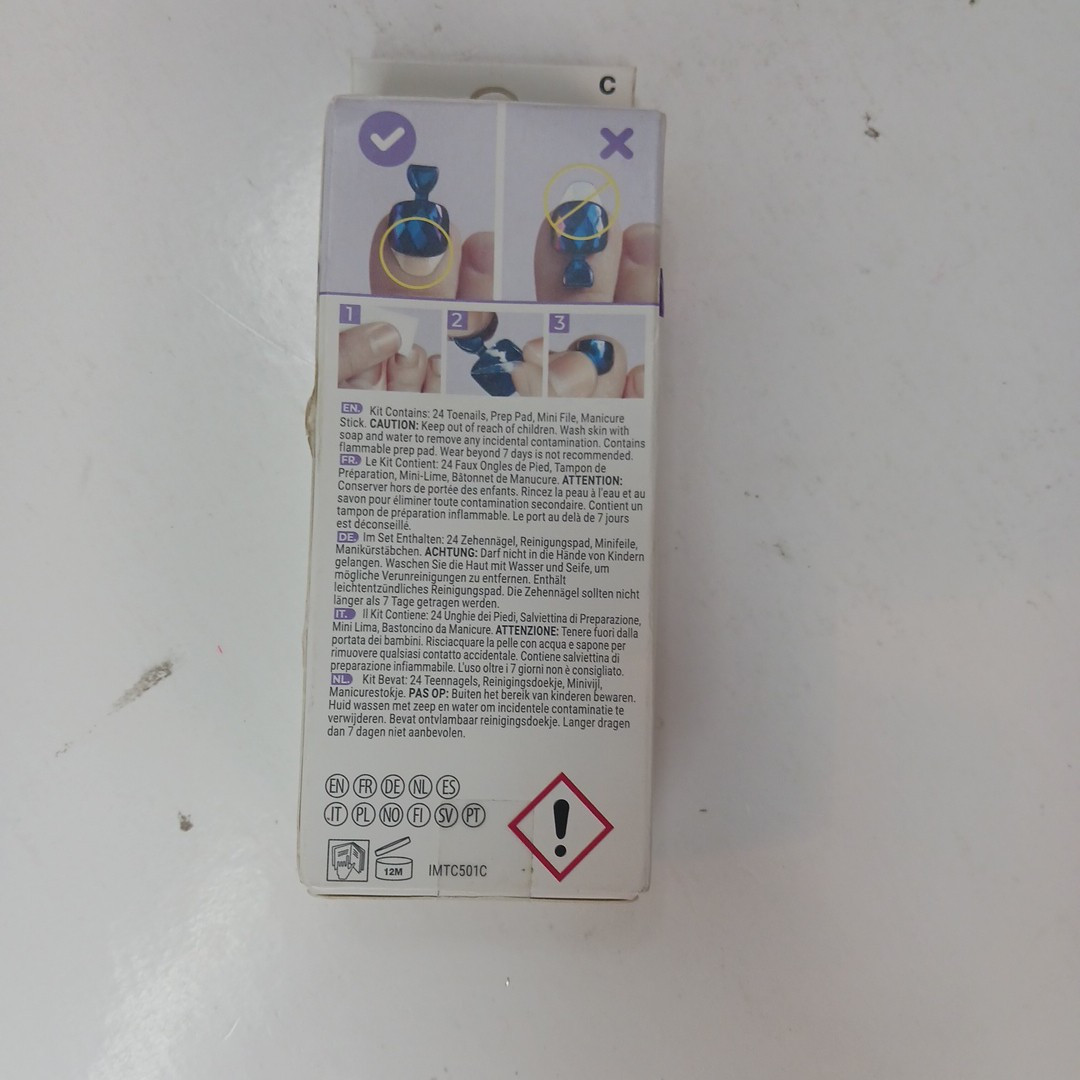 KISS imPRESS No Glue Pedi Press-On Toenails, Smile Face, Yellow Chess, 24 Nails