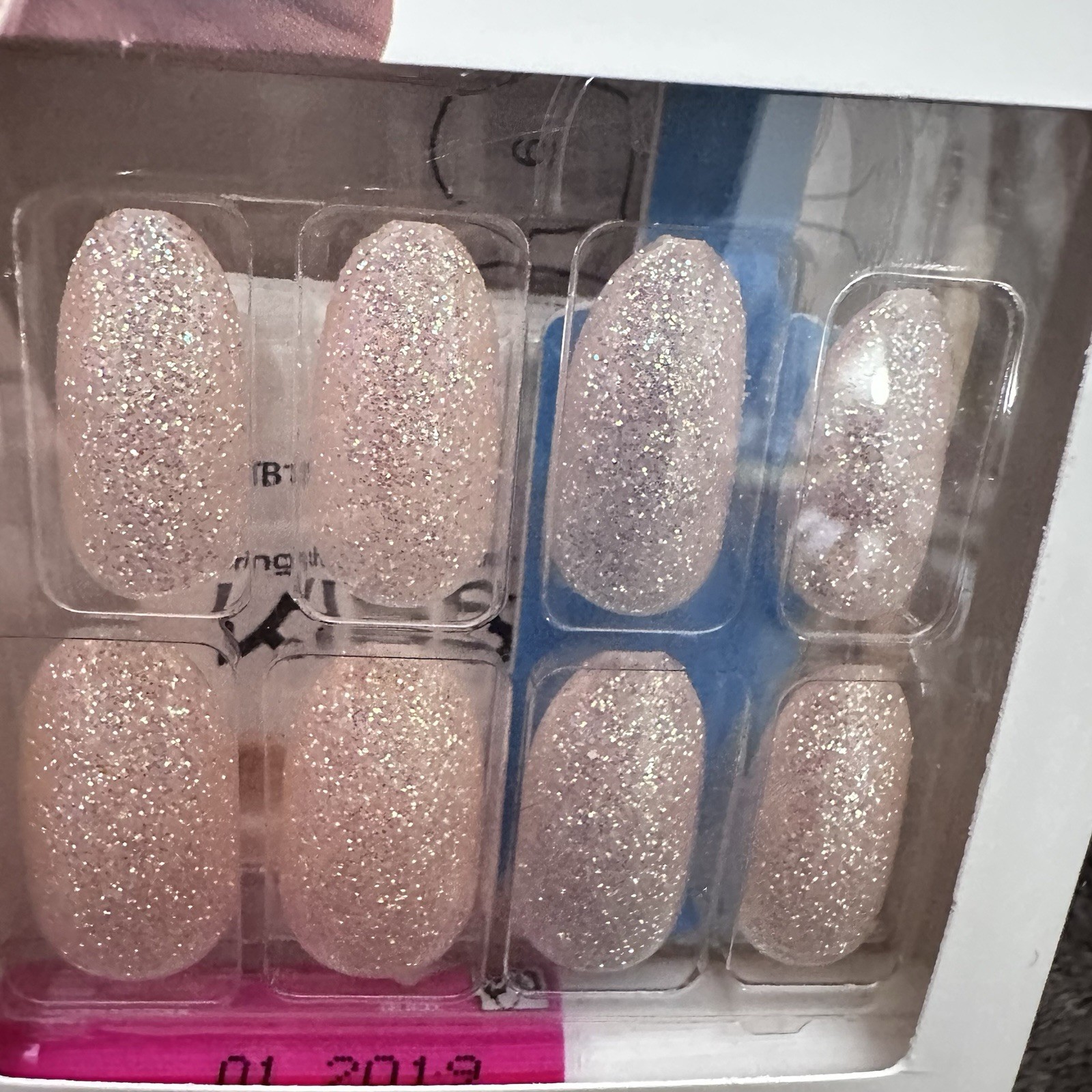 KISS Nails Medium Length Gel Fantasy, Glitter 24 Nails smooth Finish Almond
