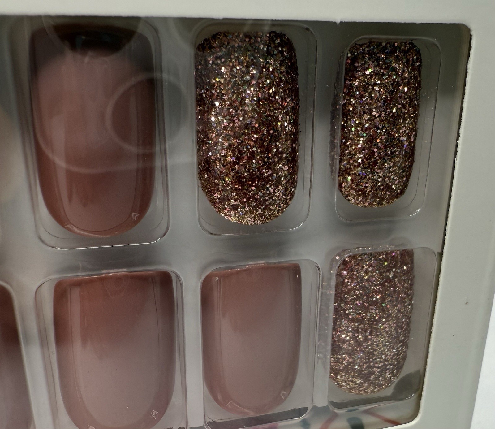 KISS GEL FANTASY NAILS PACK OF X6 MEDIUM LENGTH READY TO WEAR HOLIDAY CHRISTMAS