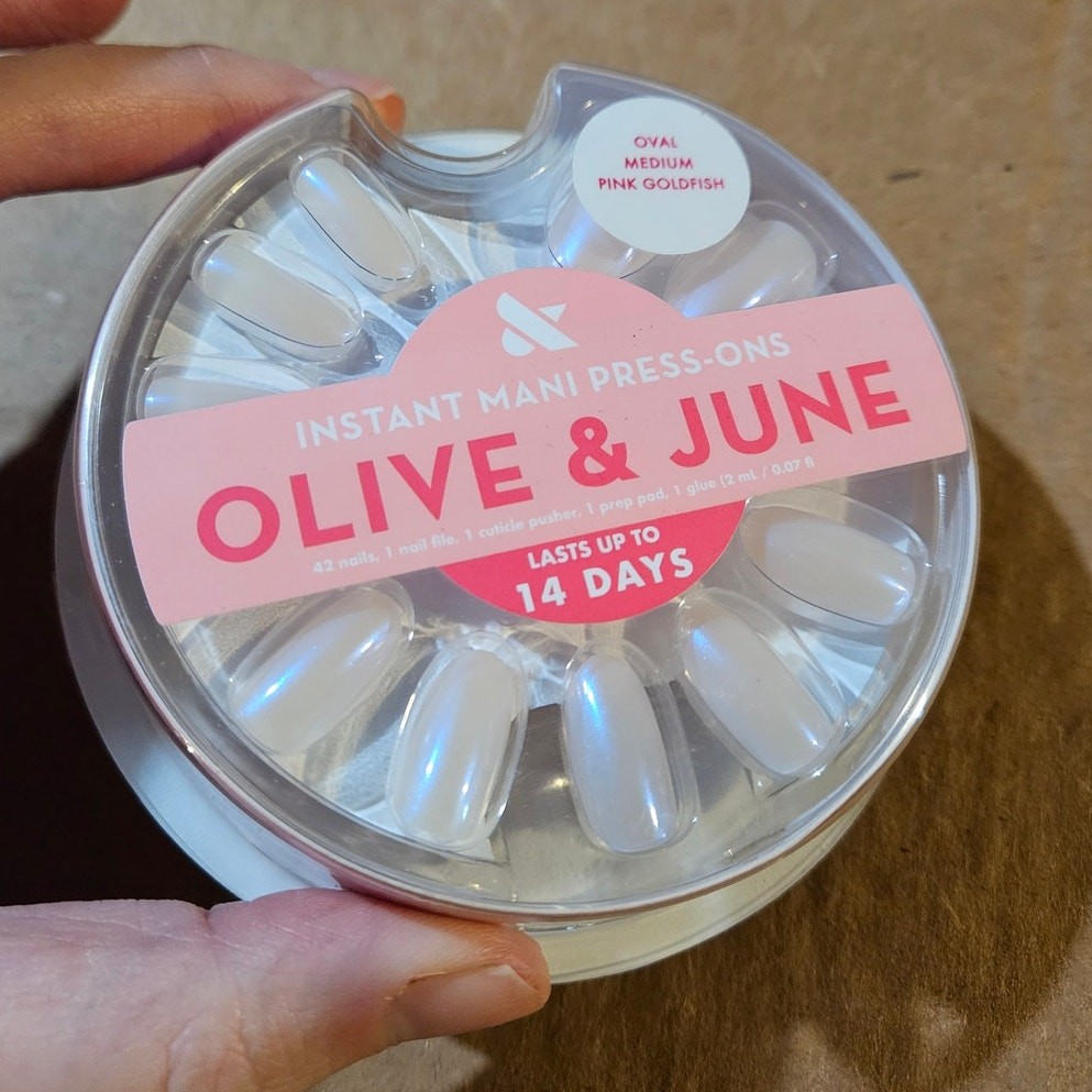 Olive & June Instant Mani Press-On Nails ~ 42PCS Oval Medium Pink Goldfish