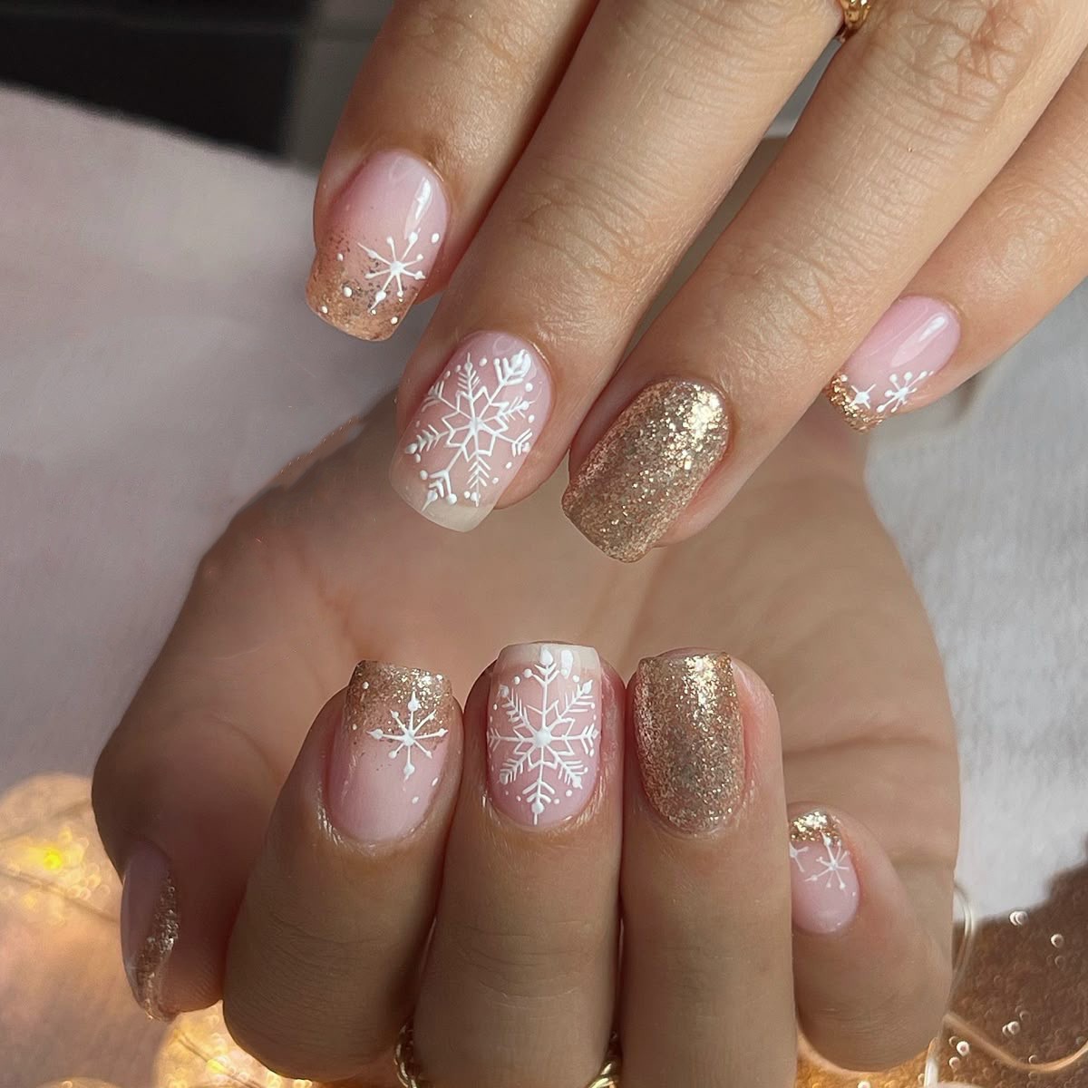 48pcs Festive Christmas Pink Snowflake Press On Nails Glitter Wearable Nail Art