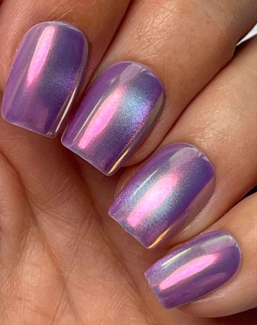 Red Aspen Press On Nails-Mic Me Up, Mik Short Coffin • Cat Eye • Holo Purple