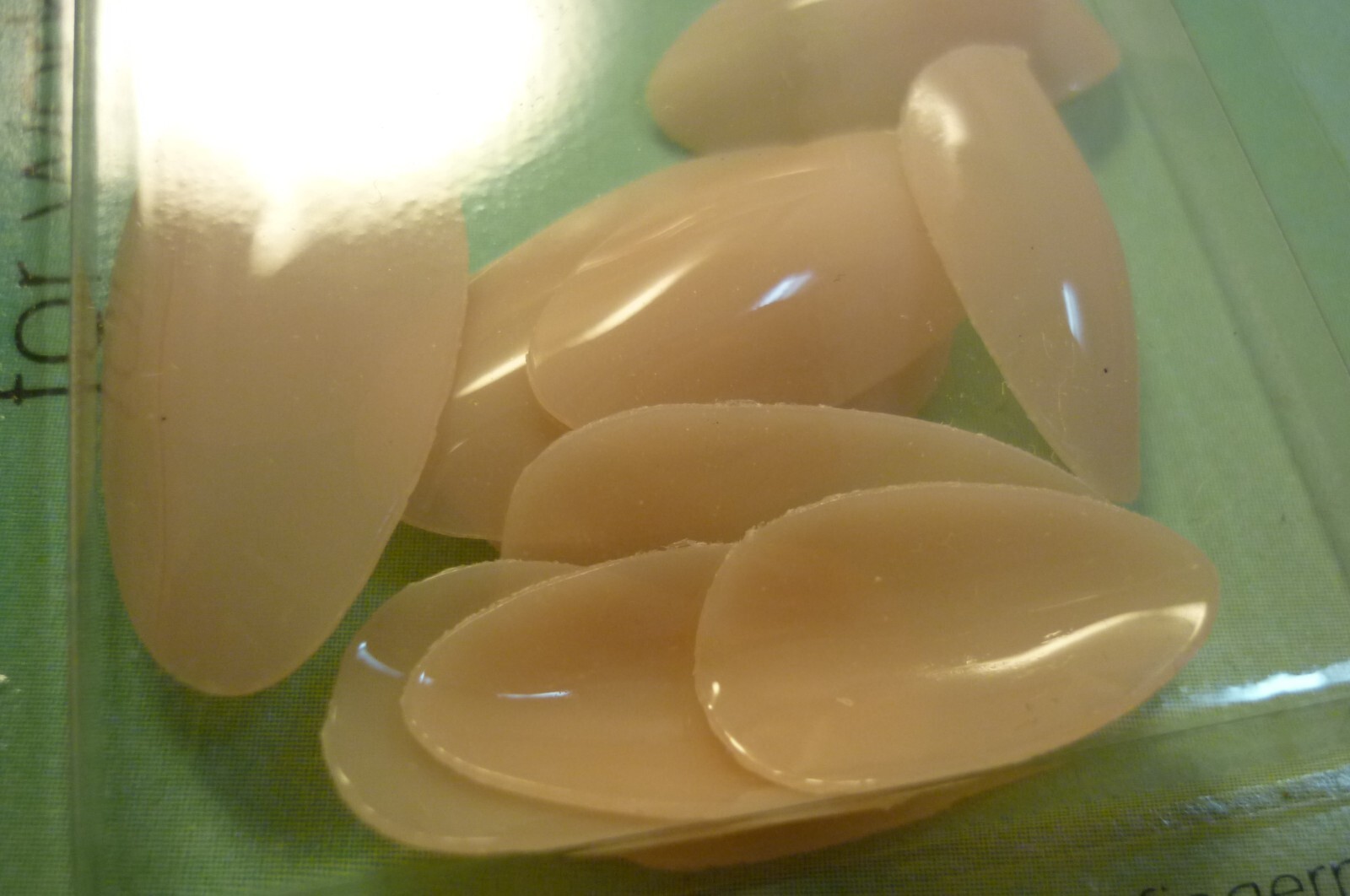 NU NAILS ARTIFICIAL FINGERNAILS GLUE-ON 20 PC. PACK USA NOS SIZE MED. 1992 VTG.