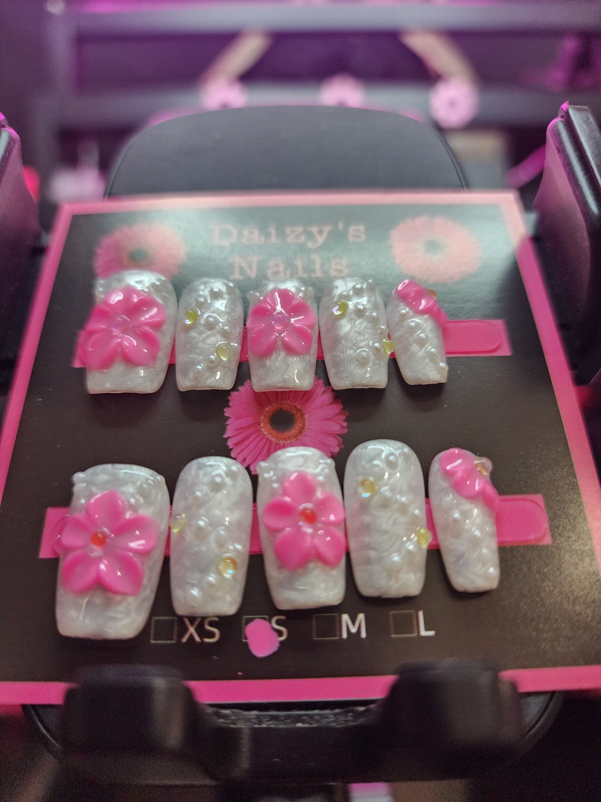 Small Size White Marble Flower Press-on Nail Set Handmade Squoval 2.0 Cm Length