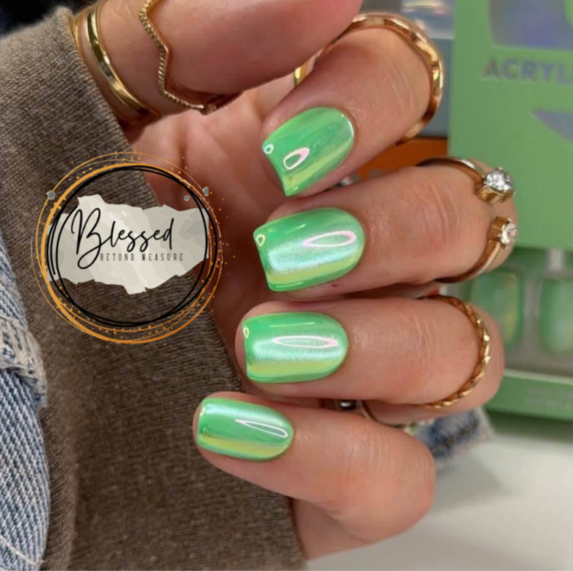 Red Aspen Press On Nails- Carefree Chyrell-Green Acrylic Short Squoval