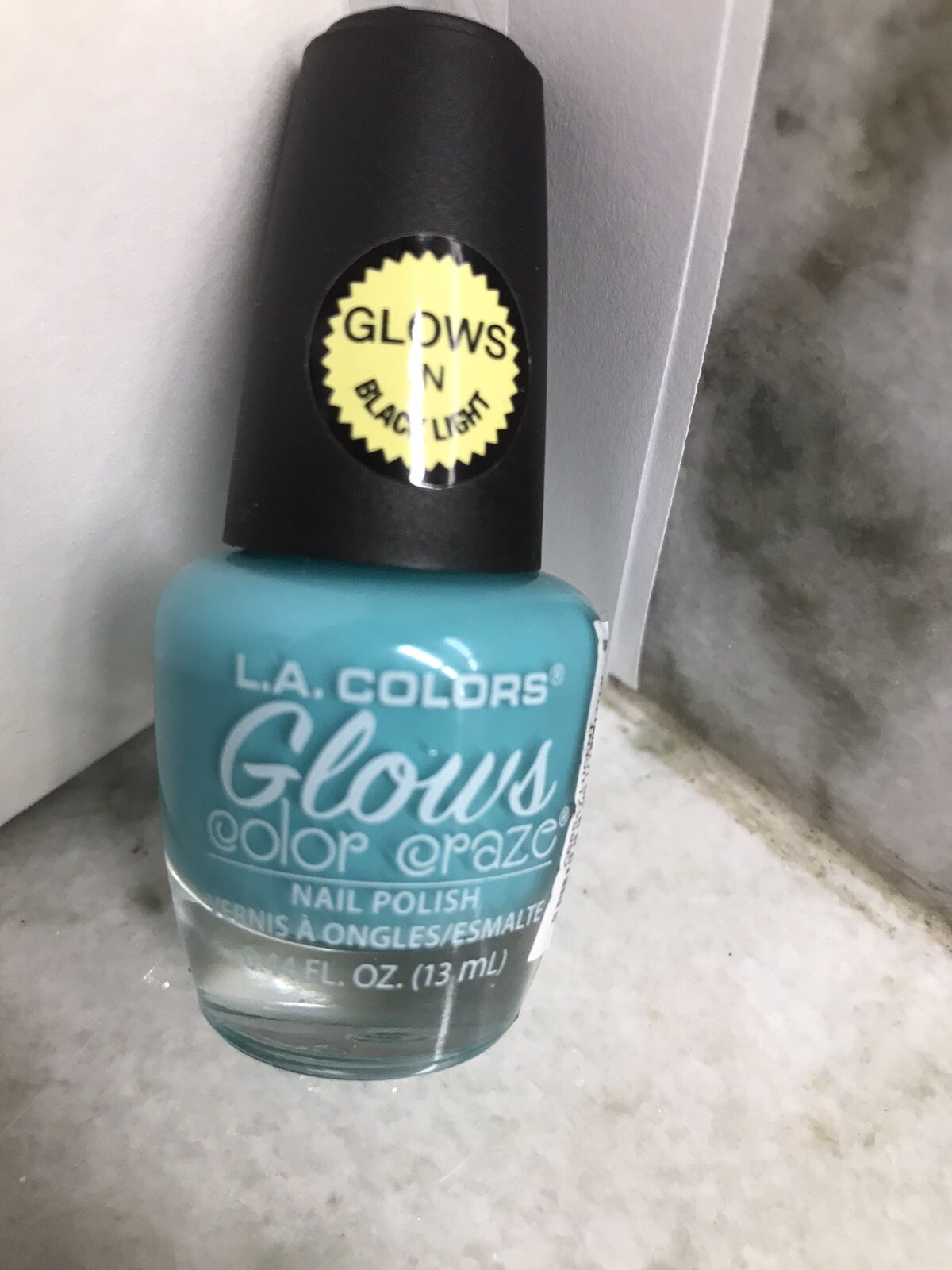 ShipN24Hours. New – L.A Colors Lucent Glows in Black Light.