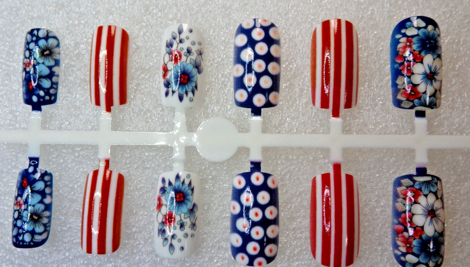 4th of July Nails Shiney American Flag Red White & Blue Flowers GLUE ON Medium