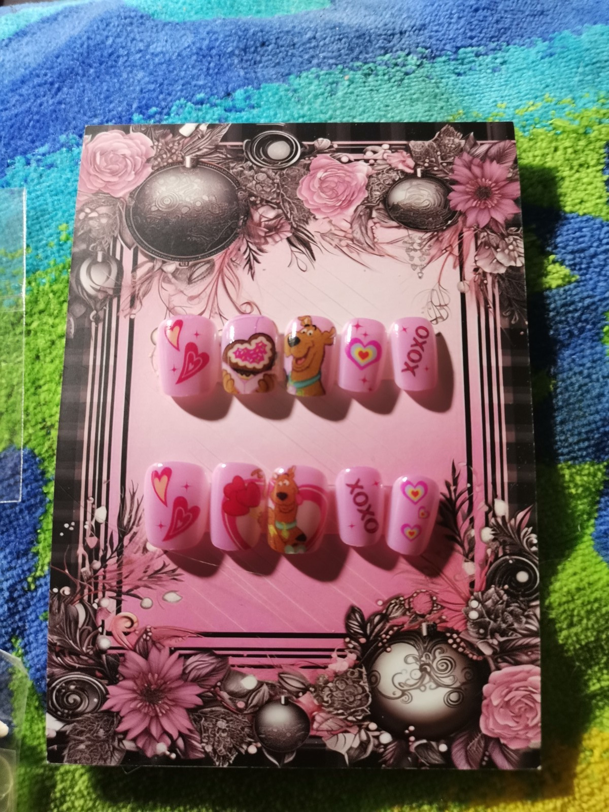 Press on nails short-medium length (Scooby-Doo)