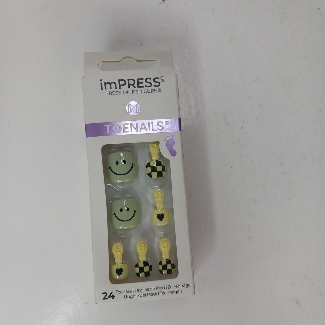 KISS imPRESS No Glue Pedi Press-On Toenails, Smile Face, Yellow Chess, 24 Nails