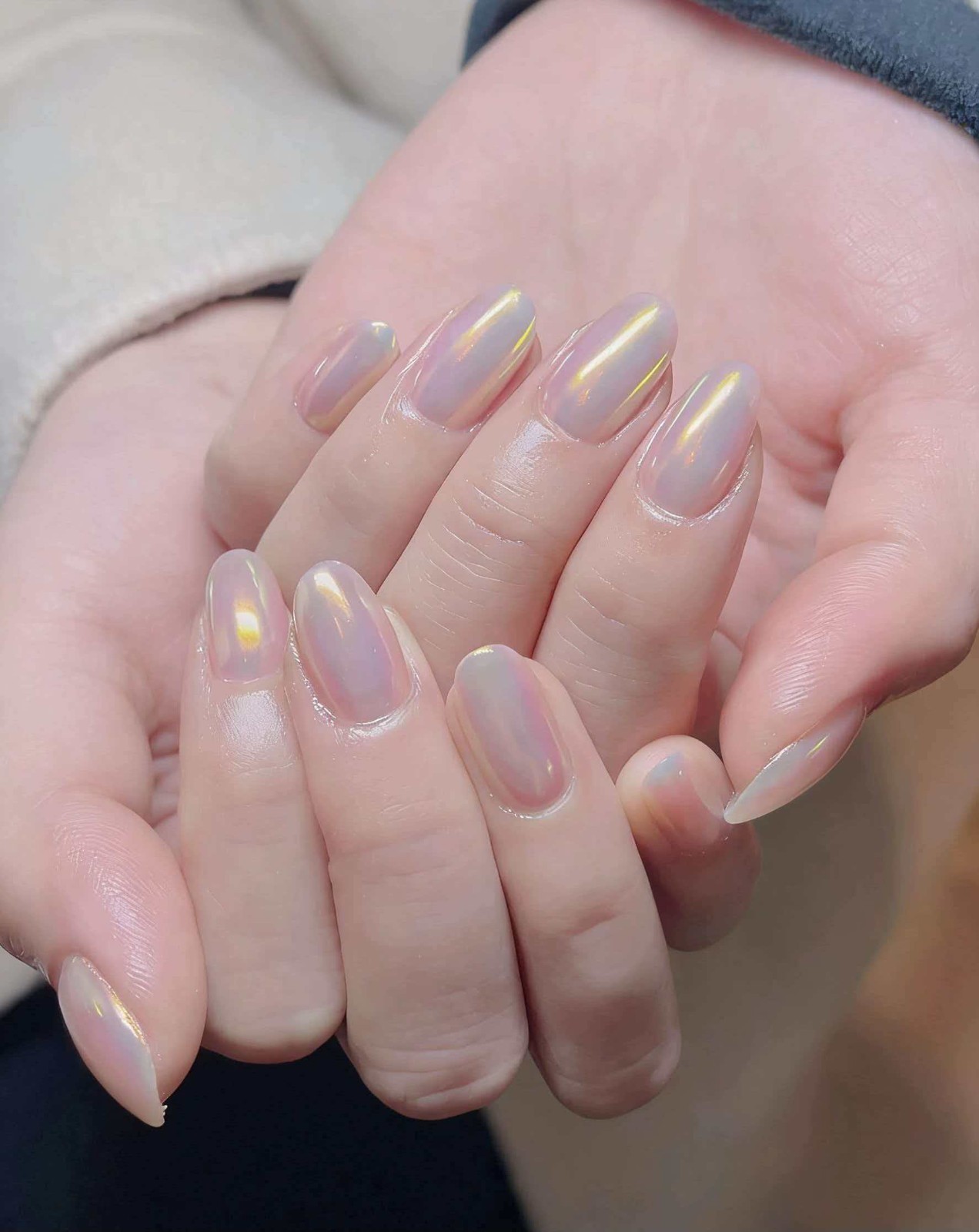 24pcs Coated solid white press-on nails, short round shape