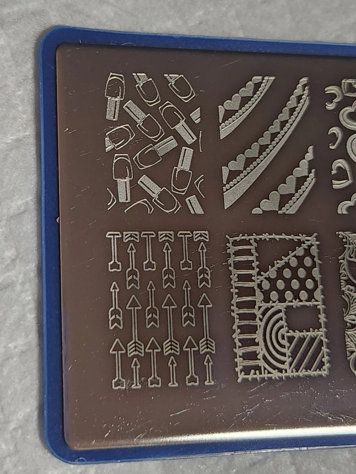 Bundle Monster BM-XL10 Nail Stamping Plate – Abstract Love and Polish