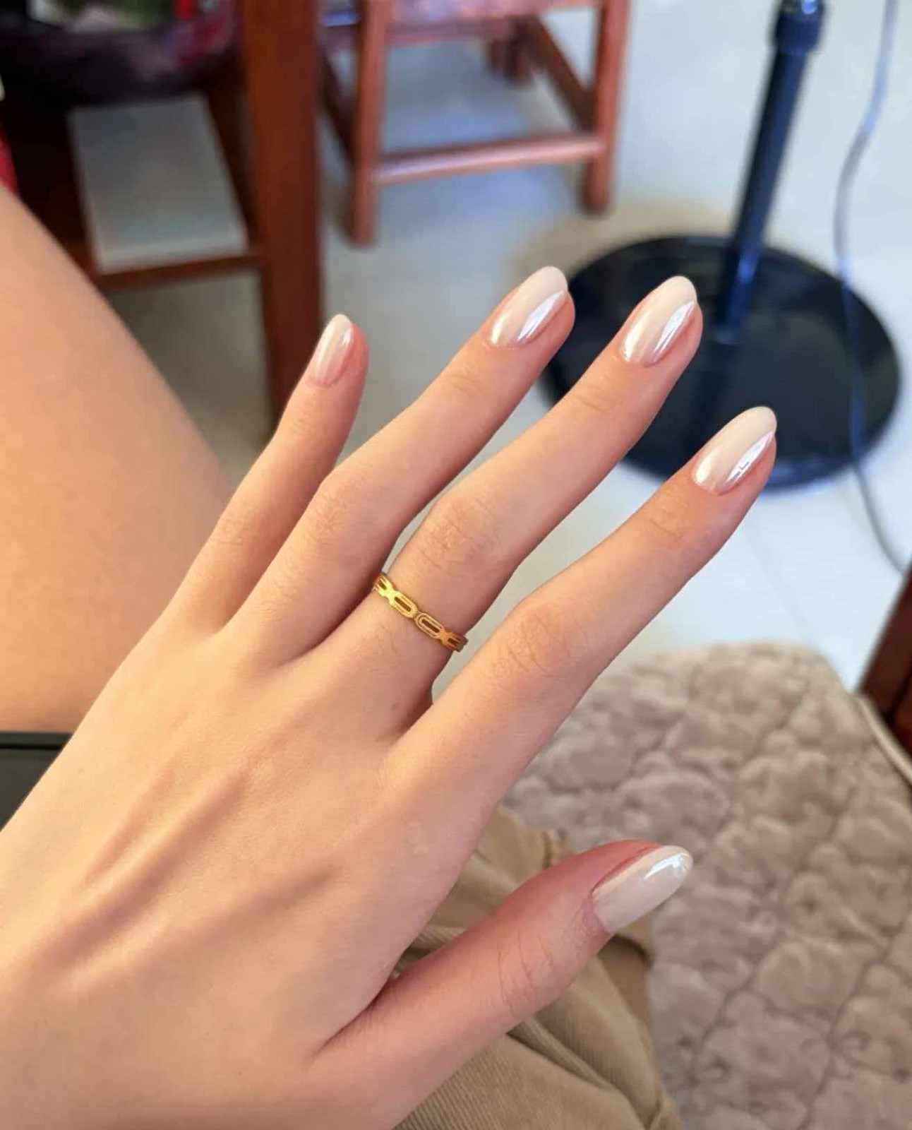 24pcs Coated solid white press-on nails, short round shape