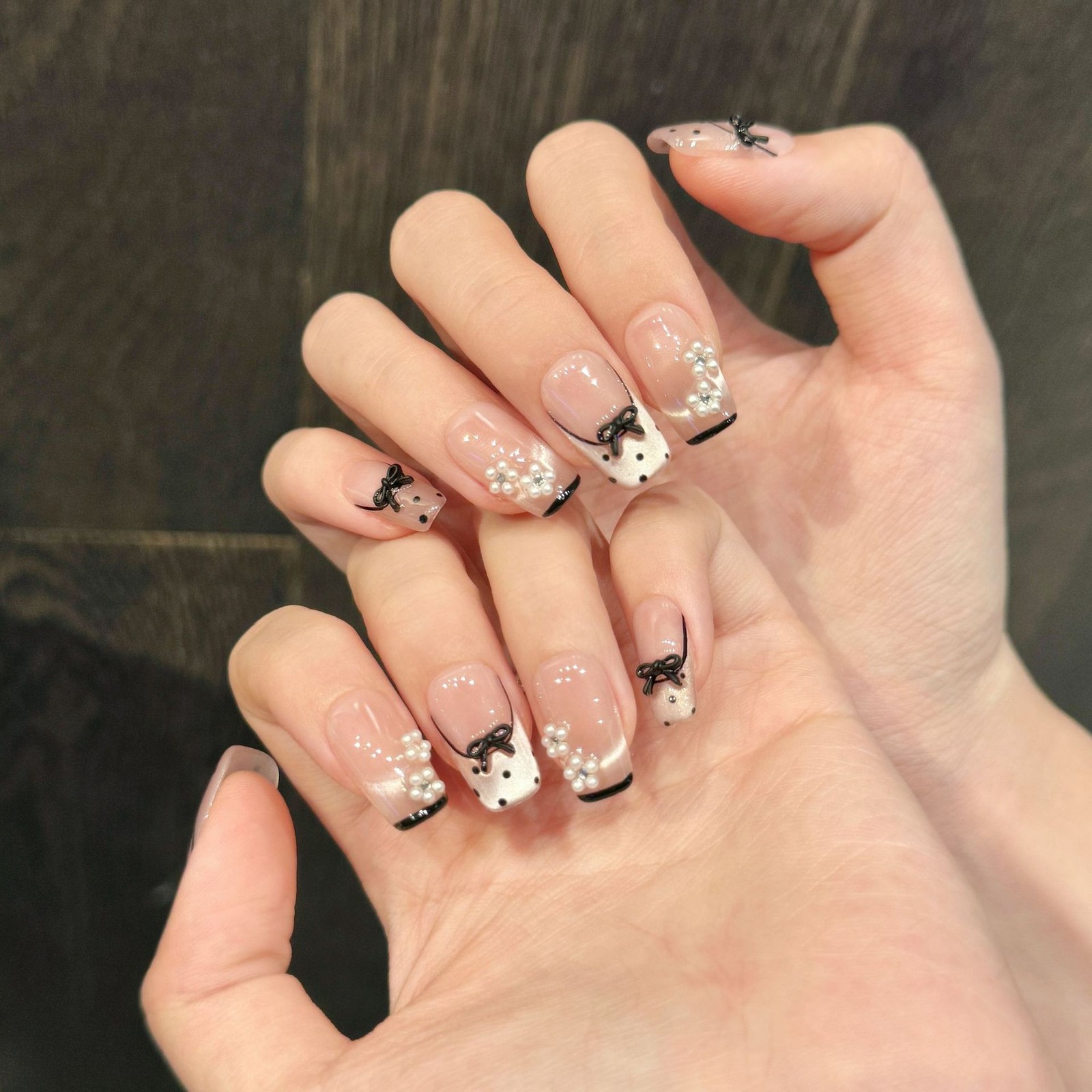 Handmade French Hand-painted Cat Eye Lace Dot Bow False Nail Oval Press On Nail