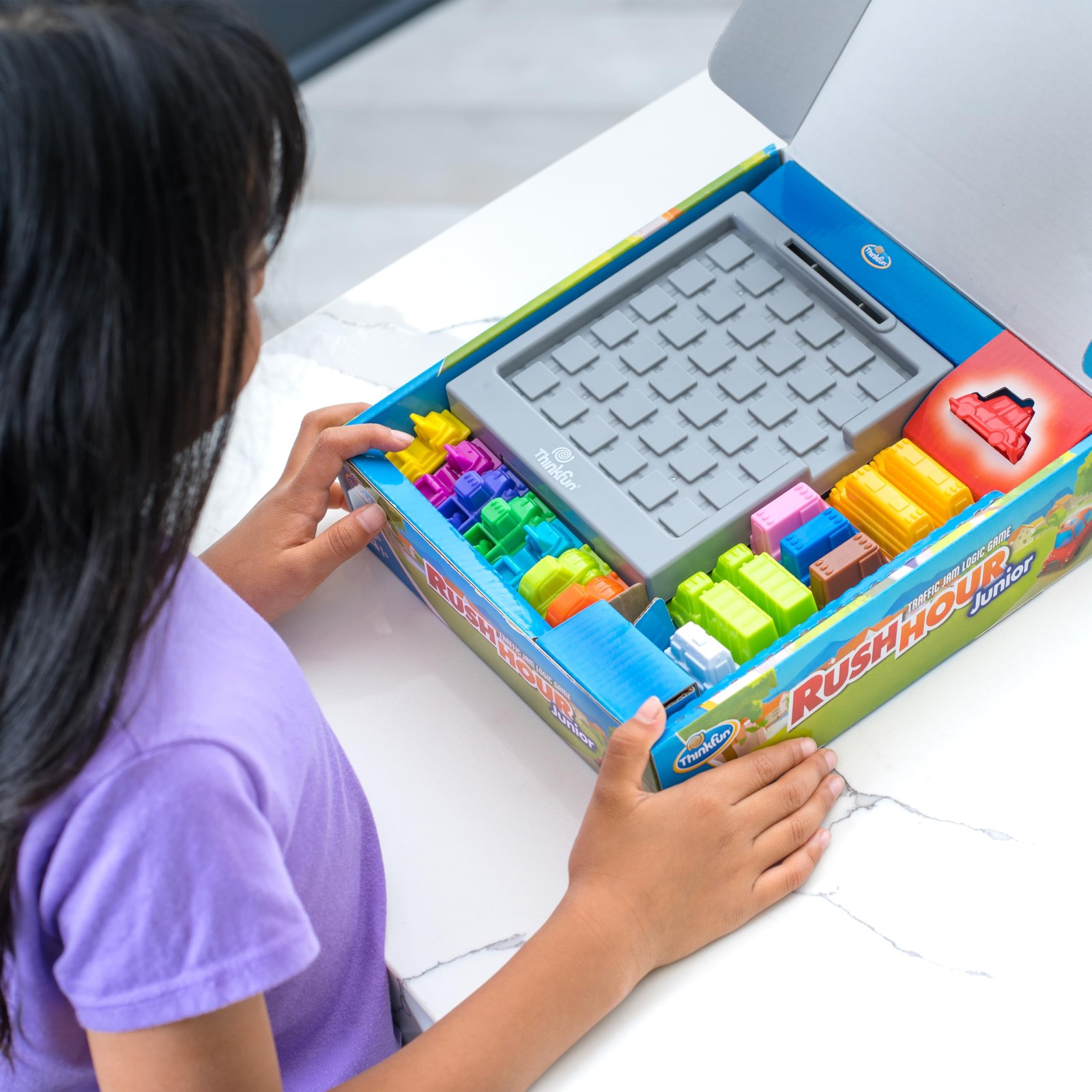 ThinkFun Rush Hour Junior – Classic Traffic 8 x 8.9 x 2.5 inches, Multicolor