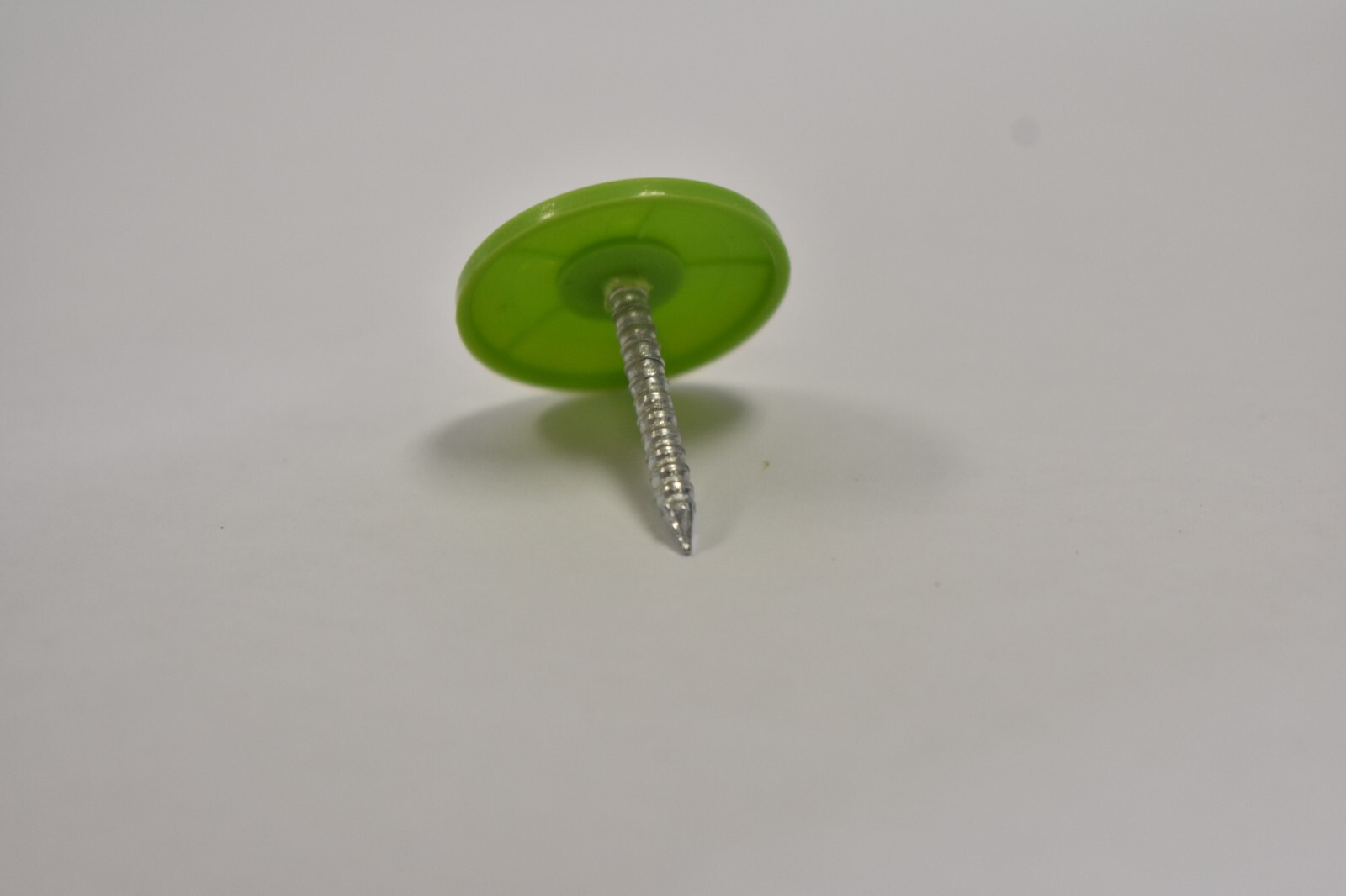 Stinger Hand Drive 1″ Plastic Cap Nail Set 2000 Count Pack Green 0135053