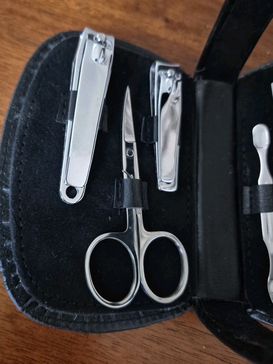 8 Pc Manicure Set w/black faux leather pouch~unused