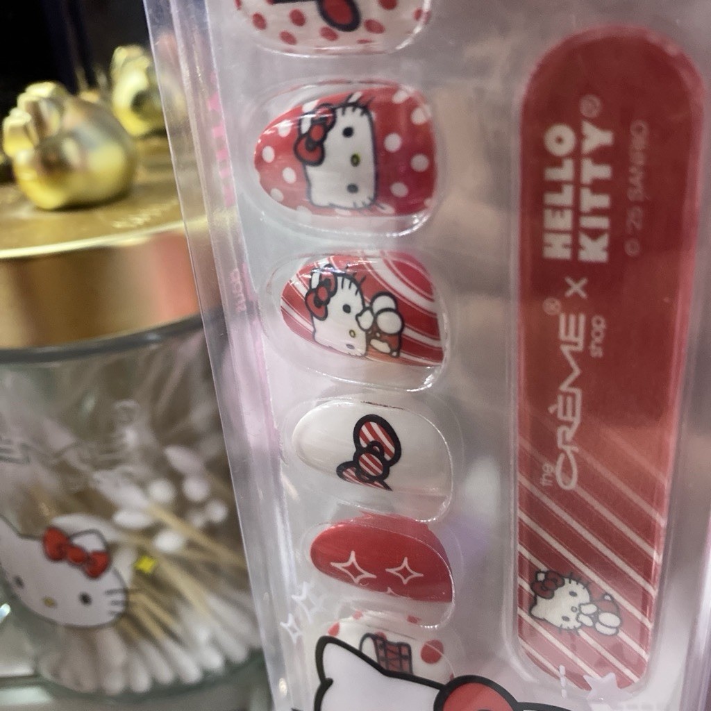 Crème shop Hello Kitty Velvet Sparkle Press-On Nails Short Squoval 1 SET OF24