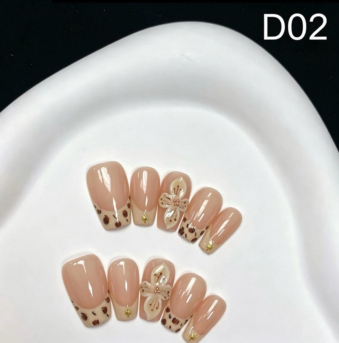 Lume-D02, Nude Press On Nails with Leopard Frangipani Print Reusable False Nail