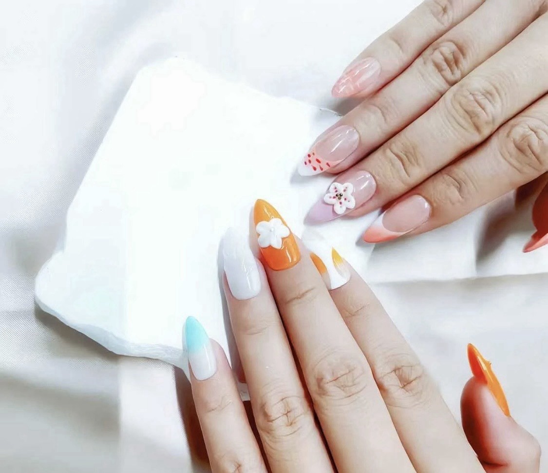 QINSINGE Red Spider Lily Press-On Nails