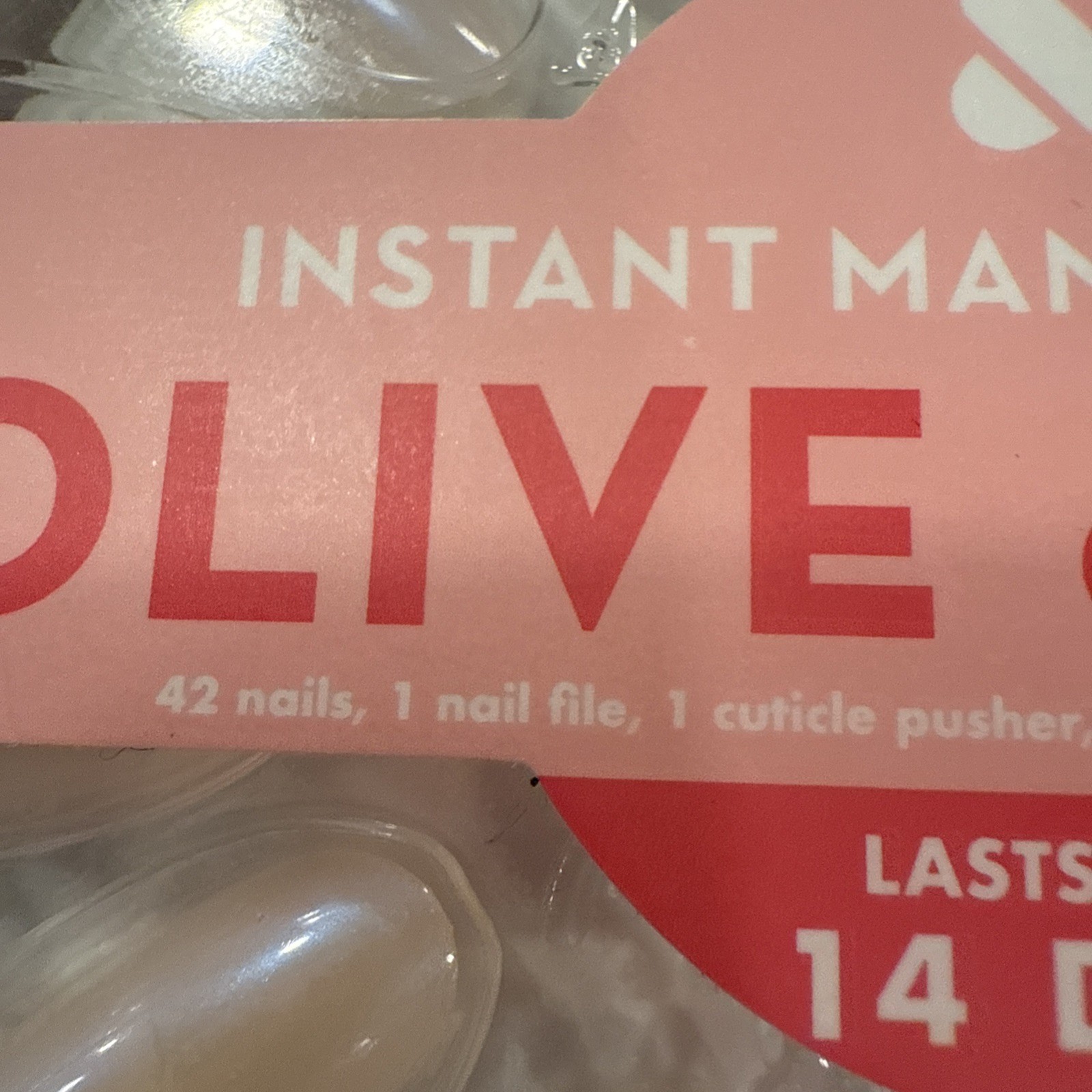 Olive & June Press-On Nails THE INSTANT MANI 42ct Medium Oval Pink Goldfish