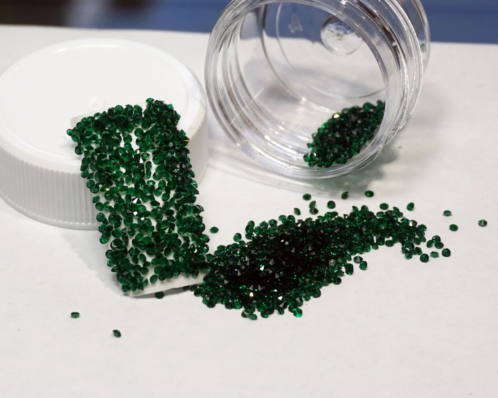 GREEN PREMIUM CRYSTALS FOR NAILS 1000 Pixiecrystals 3D Nail Art Small Gift