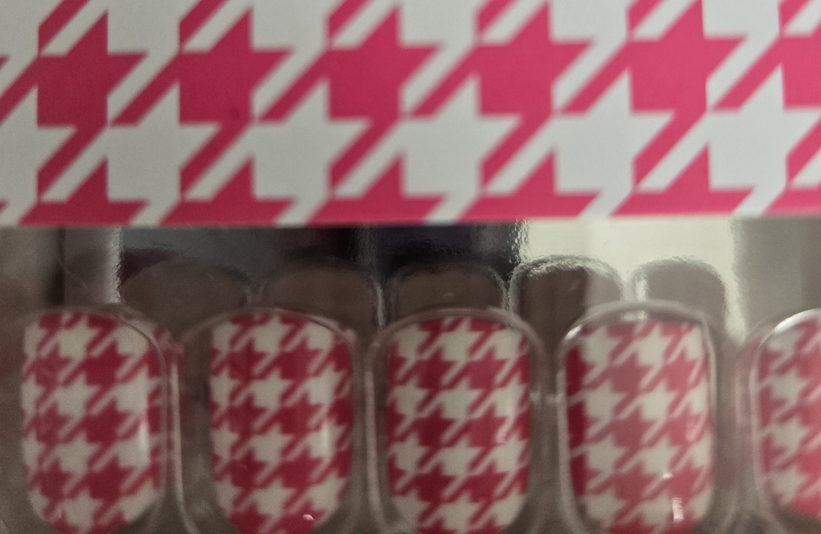 red aspen nail dashes-Pink Hounds Braya