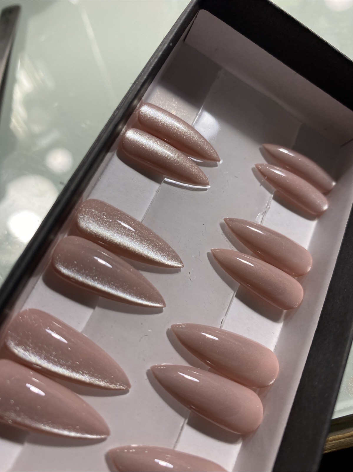 Press On Nails Handmade 24 Medium Stiletto Nude Cateye Nails Gel / Gel Polish